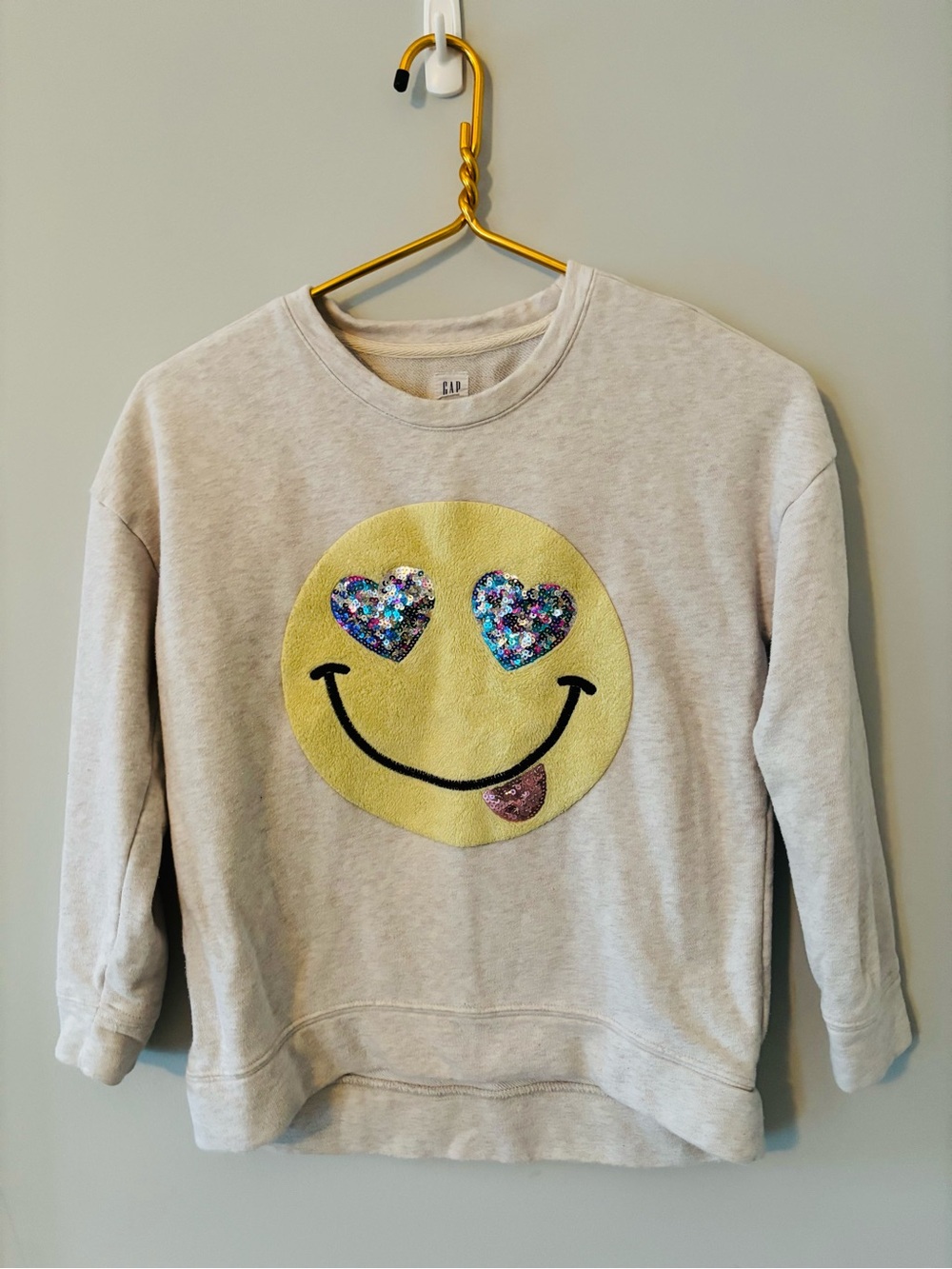 GAP Kids Sequin Heart-Eyes Smiley Sweatshirt - Light Gray & Yellow